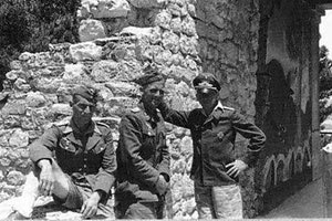 ΦΩΤΟ ΗΜΕΡΑΣ : Γερμανοί αξιωματικοί βολτάρουν στην Κνωσό