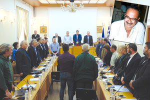 Ενός λεπτού σιγή κράτησε το Περιφερειακό Συμβούλιο στην έναρξή του για τον γενικό διευθυντή Τεχνικών Έργων Γιώργο Παπαδάκη.