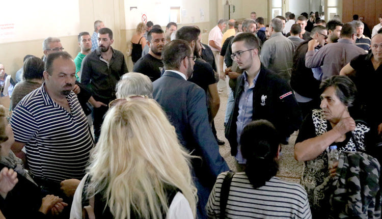 Συνωστισμός και χθες στο Δικαστικό Μέγαρο Ηρακλείου ΓΙΑ ΤΟ ΜΑΚΕΛΕΙΟ ΣΤΟΝ ΠΡΟΦΗΤΗ ΗΛΙΑ