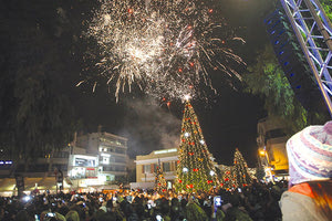 Ανάβει σήμερα το δέντρο της πόλης