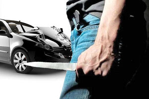 Βγήκαν τα μαχαίρια σε τροχαίο