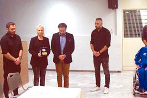 Η σύζυγος του Ευγένιου Γκέραρντ τιμήθηκε από το αθλητικό σωματείο ΑμΕΑ “Τάλως”
