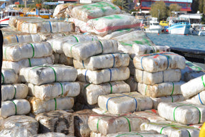 στα αμπάρια του πλοίου βρέθηκαν οι έξι τόνοι κατεργασμένης κάνναβης, αξίας 70 εκατομμυρίων ευρώ.