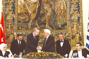 Το βραδινό δείπνο προς τιμή του Τούρκου προέδρου από τον Πρόεδρο της Δημοκρατίας έφερε ξανά την... ειρήνη,