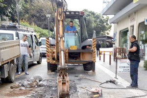 Μια σοβαρή ζημιά σημειώθηκε στην υδροδότηση του κέντρου της πόλης, όπου έσπασε ένας κεντρικός αγωγός λίγο πριν από τον ΟΤΕ