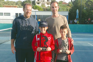 Οι Τσατσάκης και Καρνιάτης με τους προπονητές τους