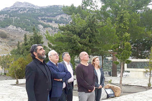 Στη Βιάννο βρέθηκε χθες ο Γιάνης Βαρουφάκης με τη σύζυγό του Δανάη στο πλαίσιο των επαφών για το νέο του κόμμα το DIEM 25.