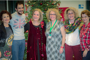 Η κ. Ρουγγέρη με ανθρώπους του ΜΦΙΚ