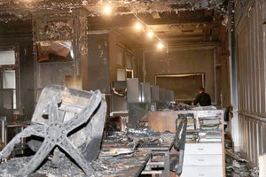 έκαψαν την Alpha Bank