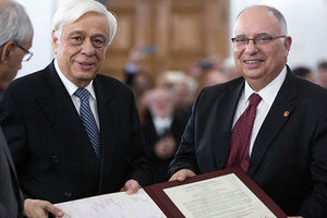 Βραβείο απενεμήθη από τον Πρόεδρο της Δημοκρατίας κ. Προκόπιο Παυλόπουλο στον καθηγητή Πειραματικής Φυσιολογίας της Ιατρικής Σχολής του Εθνικού και Καποδιστριακού Πανεπιστήμιου Αθηνών κ. Μιχάλη Κουτσιλιέρη.