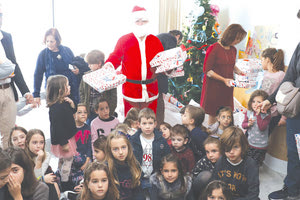 Ο Άγιος Βασίλης στο Ενυδρείο για τα παιδιά των δημοσιογράφων