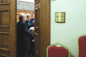 Κυβερνητικοί τριγμοί για την τροπολογία των… διώξεων