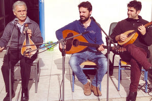 ο Βασίλης Σκουλάς στη χριστουγεννιάτικη γιορτή του Εργαστηρίου Ειδικής Επαγγελματικής Εκπαίδευσης και Κατάρτισης Ηρακλείου και του Ενιαίου Ειδικού Επαγγελματικού Γυμνάσιου – Λυκείου Ηρακλείου