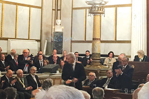 Ο πρόεδρος της ΕΚΙΜ κ. Αλέξης Καλοκαιρινός έλαβε το αργυρό μετάλλιο από τον πρόεδρο της Ακαδημίας Αθηνών κ. Λουκά Παπαδήμα