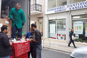 Πέντε τόνους χοιρινό μοίρασε η Τράπεζα Χανίων