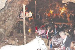 Γιόρτασαν τα Χριστούγεννα στο Σπήλαιο του Αγίου Ιωάννη του Ερημίτη