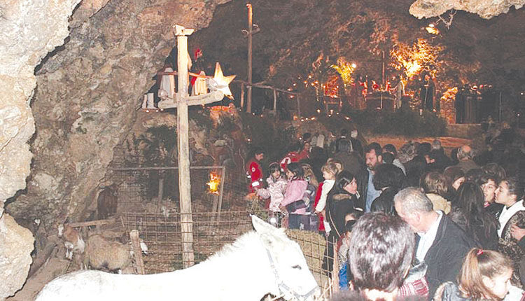 Γιόρτασαν τα Χριστούγεννα στο Σπήλαιο του Αγίου Ιωάννη του Ερημίτη