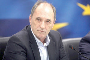 Ο Σταθάκης βλέπει επενδύσεις