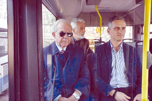 Δήμαρχος - Αντδήμαρχος: δωρεάν χρήση των mini bus