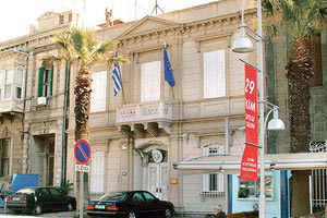 ΠΡΟΞΕΝΕΙΟ ΣΤΗ ΣΜΥΡΝΗ: Προσπάθησαν να πυρπολήσουν το ιστορικό κτίριο Καπετανάκη