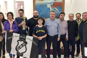 Οι σκακιστές και οι παράγοντες του ΟΦΗ με τους κ. Αρναουτάκη και Συριγωνάκη στην Περιφέρεια