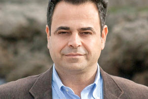 Ο υφυπουργός Νεκτάριος Σαντορινιός