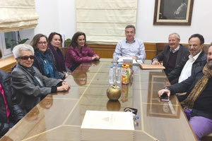 ο κ. Σταύρος Αρναουτάκης με το νέο Δ.Σ. του Συλλόγου Φίλων Ηρακλείου του Πανεπιστημίου.