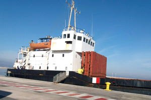 Το “Ανδρομέδα” (το πλοίο κινητή βόμβα) στο λιμάνι του Ηρακλείου