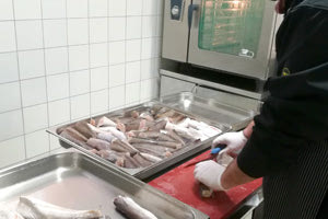 Η δομή του συσσιτίου που ονομάζεται «Φαγητό με την Αγάπη μας» στον Κοινωνικό Χώρο του Ιδρύματος Καλοκαιρινού