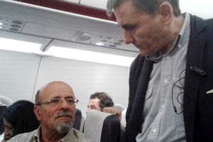 ο κ. Εμμανουήλ Αχλαδιανάκης, πρόεδρος της Πανελλήνιας Ομοσπονδίας Τριτέκνων με τον κ. Τσακαλώτο