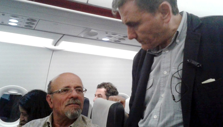 ο κ. Εμμανουήλ Αχλαδιανάκης, πρόεδρος της Πανελλήνιας Ομοσπονδίας Τριτέκνων με τον κ. Τσακαλώτο