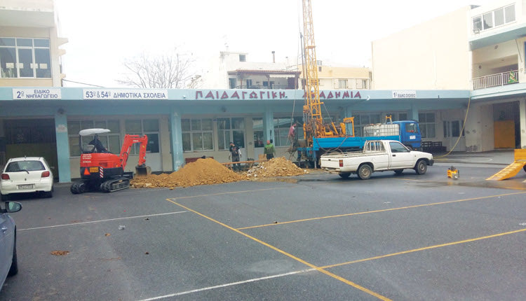 Τομές στο κτίριο της Ακαδημίας για τον στατικό έλεγχο