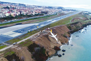 Το αεροπλάνο γλίστρησε στον γκρεμό