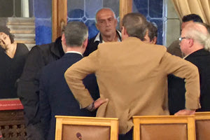 Έντονη αντίδραση και από τους οδηγούς ταξί με φόντο τη μετακίνηση της πιάτσας των ταξί από την πλατεία Κορνάρου