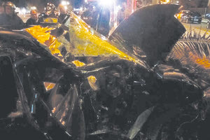 Με ιλιγγιώδη ταχύτητα καρφώθηκε στον φοίνικα της παραλιακής