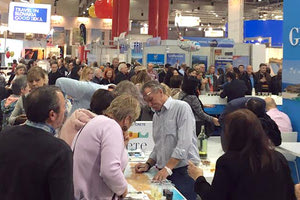 στο περίπτερο της Κρήτης στην τουριστική έκθεση της Βιέννης