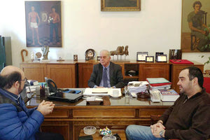 επίσκεψη του αρχιμουσικού κ. Μιχαηλίδη στον δήμαρχο Ηρακλείου