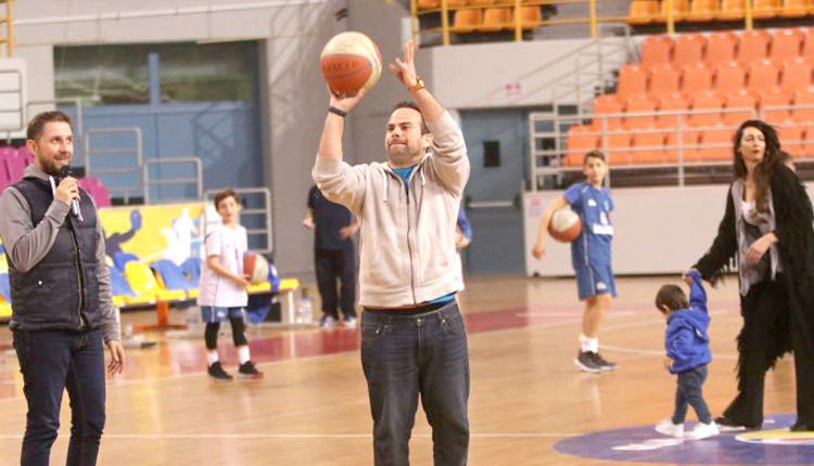 η προσέλευση του κόσμου στα «Δύο Αοράκια», με πολλά παιδιά από την ακαδημία του «Ηράκλειο»