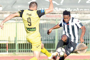 Πλησιάζει στον Εργοτέλη ο Μπρους (δεξιά)