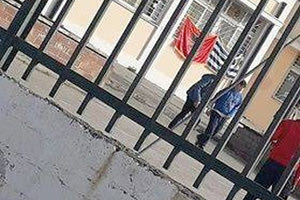 το περιστατικό με την αλβανική σημαία που σημειώθηκε στο σχολείο τους γνωστοποιούν οι εκπαιδευτικοί 1ου Γυμνασίου Ελ. Βενιζέλου Χανίων