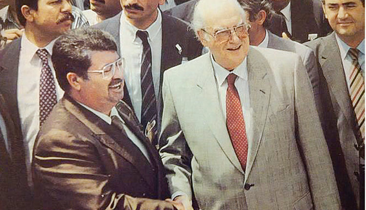 μια άλλη ιστορική συνάντηση που έγινε στην ελβετική κωμόπολη, μεταξύ του Ανδρέα Παπανδρέου και του Τουργκούτ Οζάλ, το 1988.