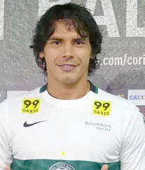 Στη θρυλική –μετά το αεροπορικό δυστύχημα που την αφάνισε- Σαπεκοένσε θα συνεχίσει την καριέρα του ο παλιός κεντρικός αμυντικός του ΟΦΗ Νέρι Μπαρέιρο.