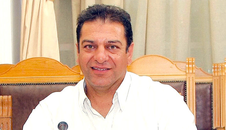 ο διευθυντής του 2ου Δημοτικού Σχολείου Αρχανών κ. Κώστας Παραδεισανός.