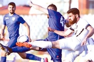 Στιγμιότυπο με πρωταγωνιστή τον Ποτουρίδη του ΟΦΗ στο ματσ με ΑΠΟΛΛΩΝΑ