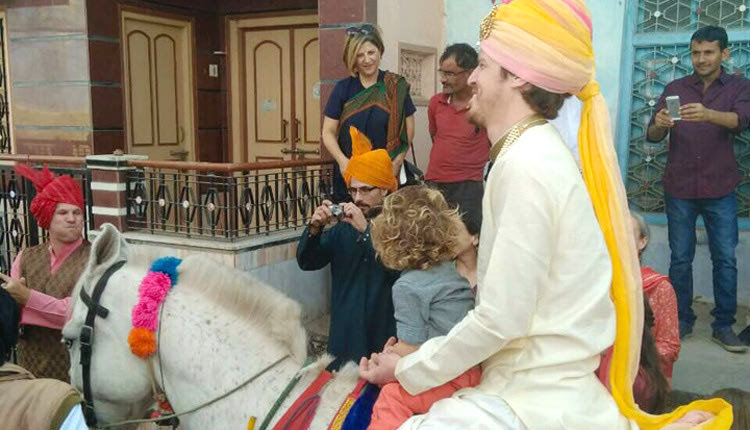 BOLLYWOOD, ΡΑΚΕΣ ΚΑΙ ΚΡΗΤΙΚΑ: Ο γάμος των Ξυλούρηδων στην Ινδία