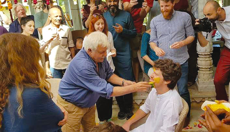 BOLLYWOOD, ΡΑΚΕΣ ΚΑΙ ΚΡΗΤΙΚΑ: Ο γάμος των Ξυλούρηδων στην Ινδία