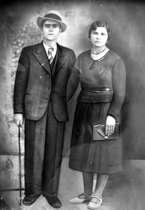 Ο Ιωάννης Μανουσάκης του Εμμανουήλ με τη σύζυγό του Δέσποινα