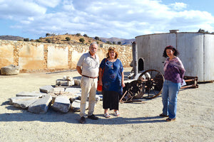 το Συνεταιριστικό Εργοστάσιο της «Αγίας Μαρίνας» που βρίσκεται στο κέντρο του κάμπου της Μεσαράς.