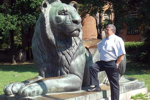 Στην τελευταία του κατοικία οδηγήθηκε χθες ο διευθυντής του Δημοτικού σχολείου Γαλιάς, κ. Κώστας Αγριμάνης