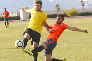 Ο Λυδάκης (αριστερά) συνεχίζει δανεικός στον ΠΟΑ